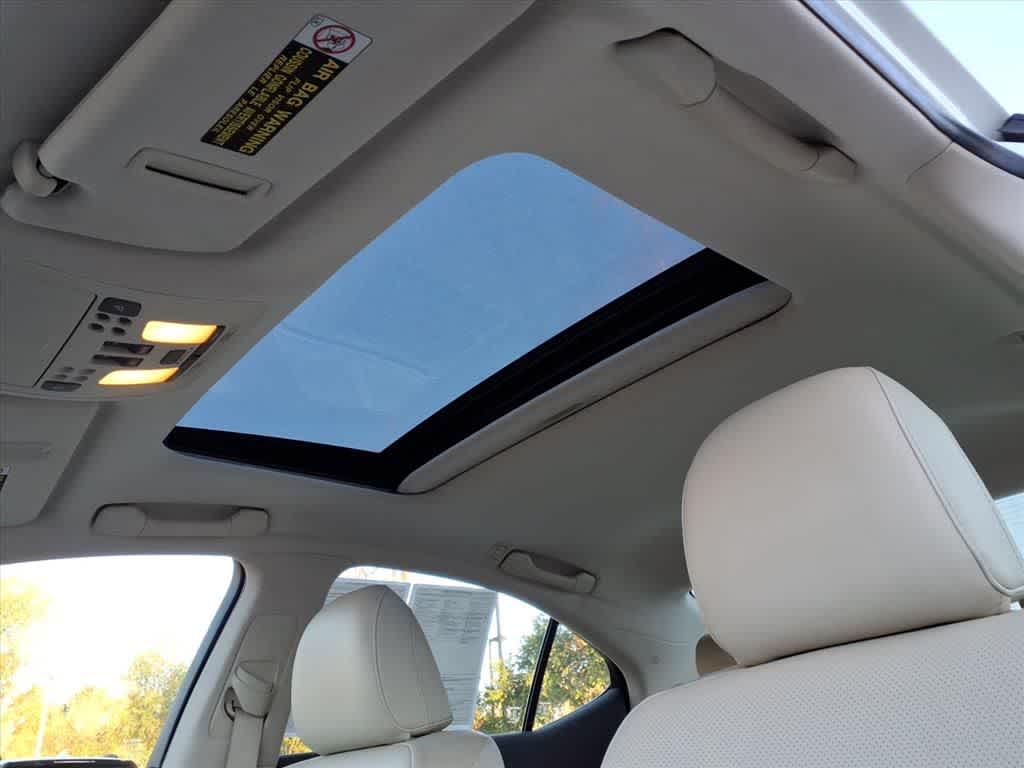 Thumbnail: 2012 Lexus IS - 15