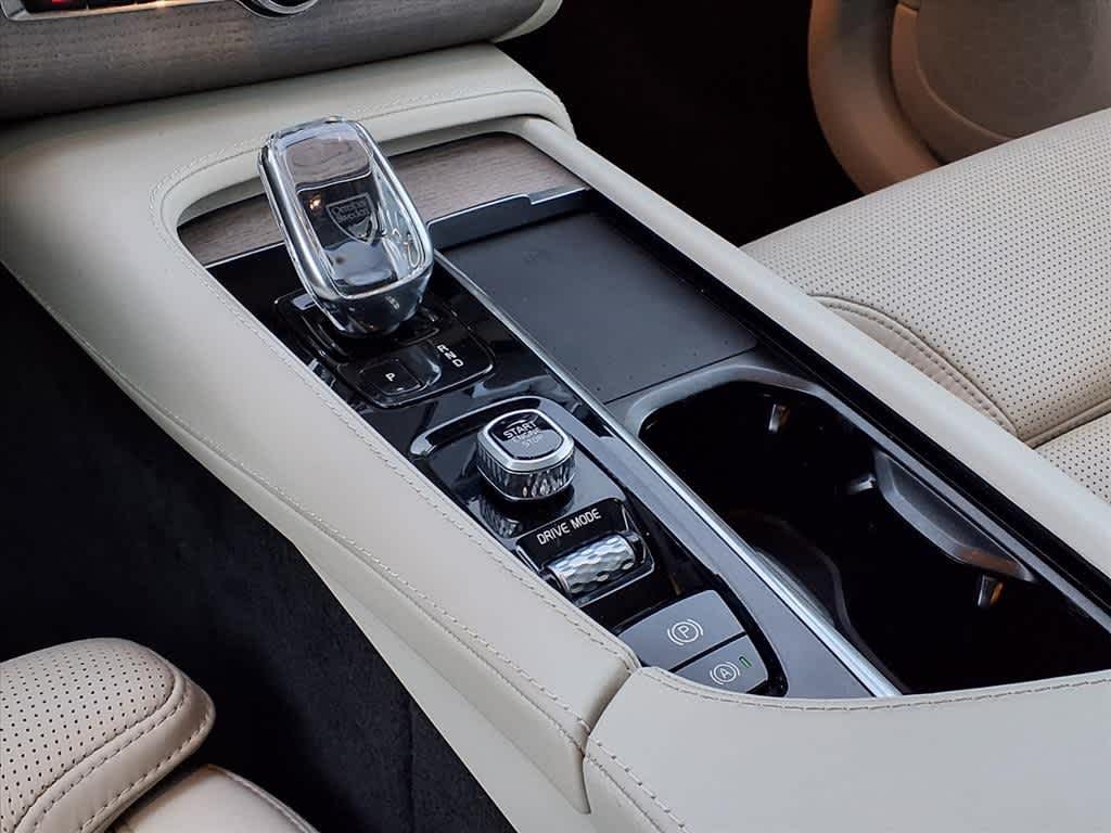 Thumbnail: 2021 Volvo XC90 - 23