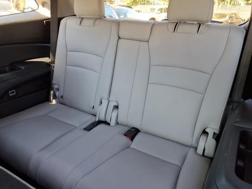 Thumbnail: 2017 Honda Pilot - 8