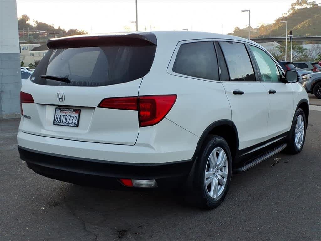 Thumbnail: 2017 Honda Pilot - 4