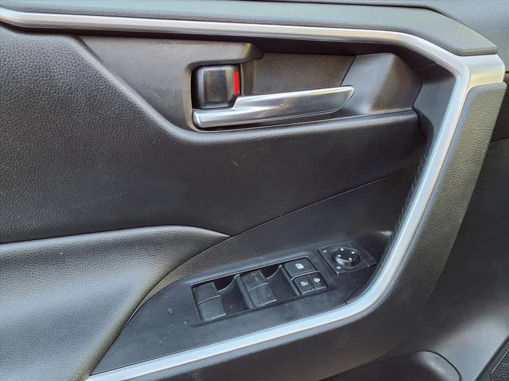 Thumbnail: 2020 Toyota RAV4 - 14