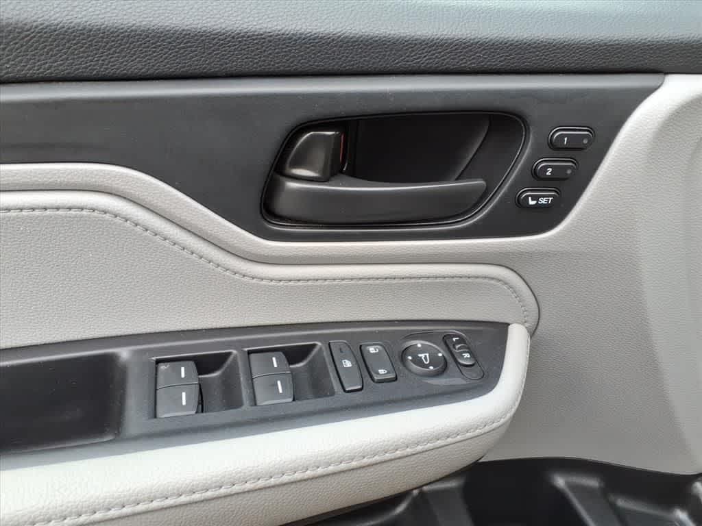 Thumbnail: 2019 Honda Odyssey - 14