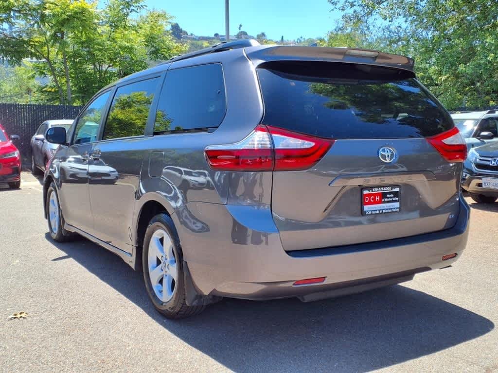2019 Toyota Sienna LE 8