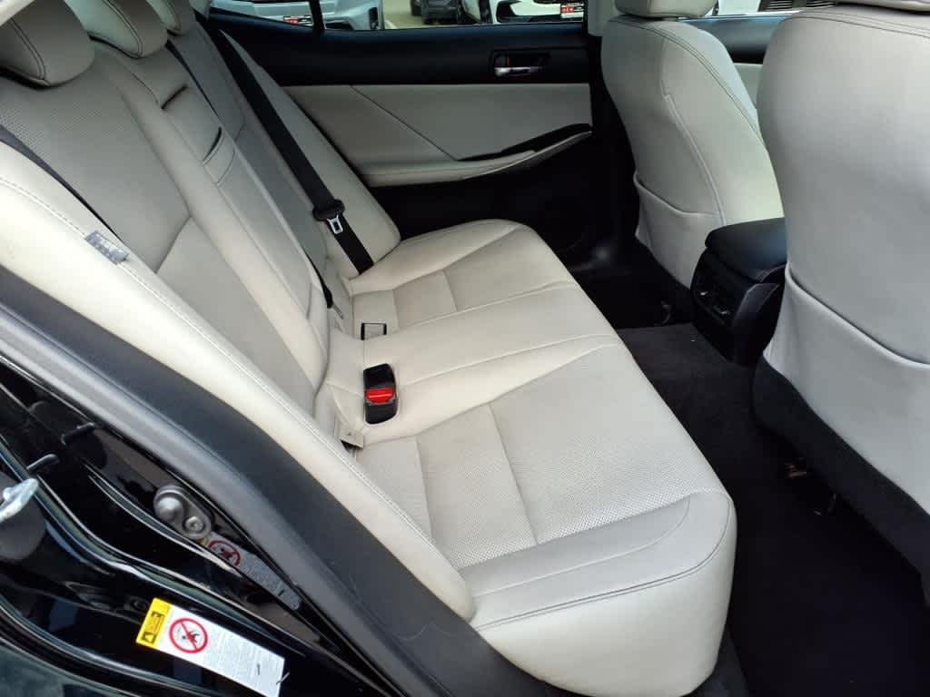 Thumbnail: 2015 Lexus IS - 11