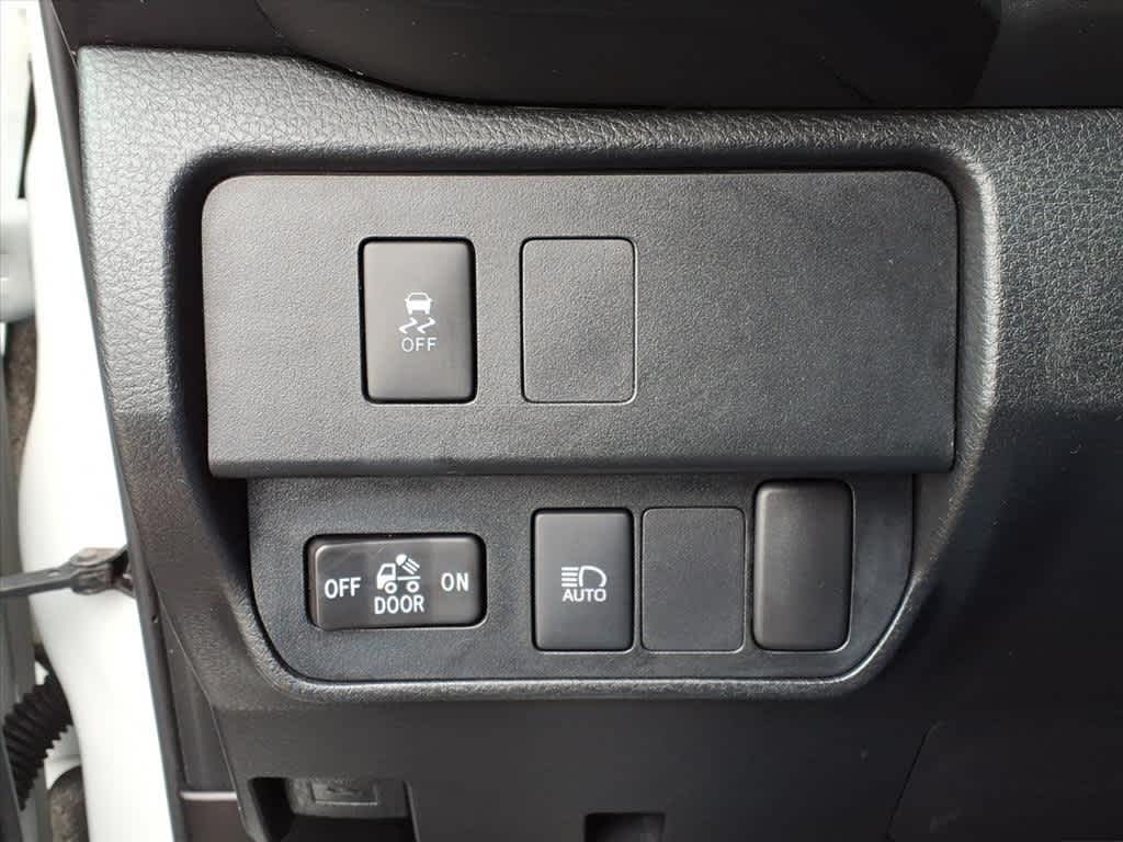 Thumbnail: 2021 Toyota Tacoma - 16