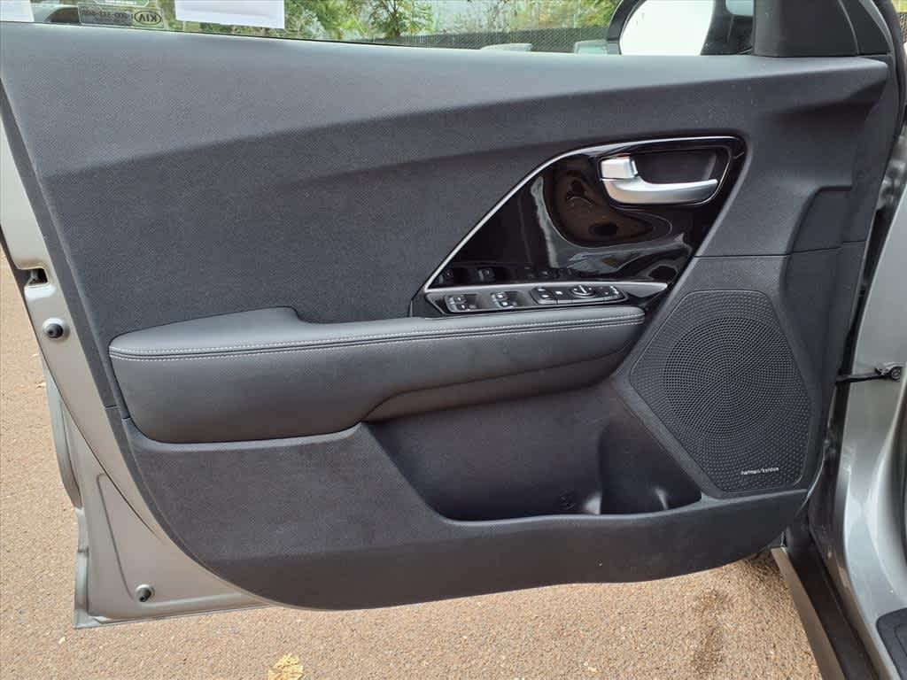 Thumbnail: 2022 Kia Niro - 12