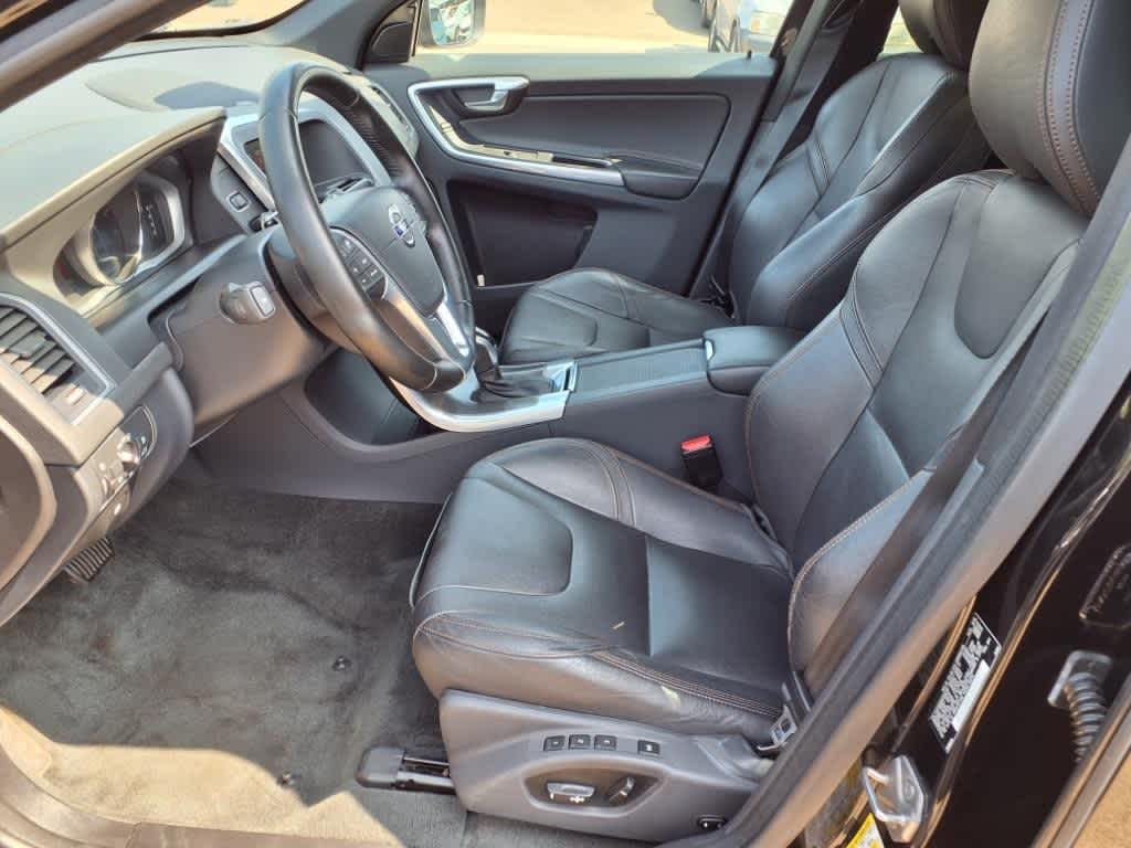 Thumbnail: 2016 Volvo XC60 - 14