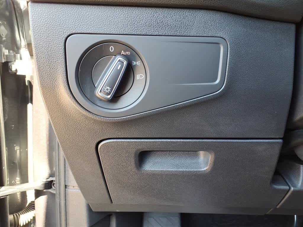 Thumbnail: 2023 Volkswagen Tiguan - 15