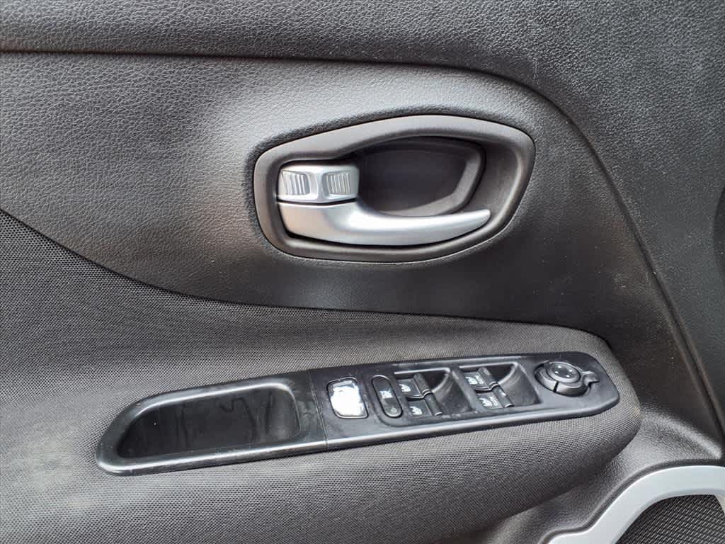 Thumbnail: 2018 Jeep Renegade - 14