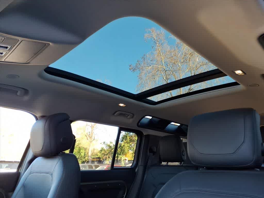 Thumbnail: 2020 Land Rover Defender - 15