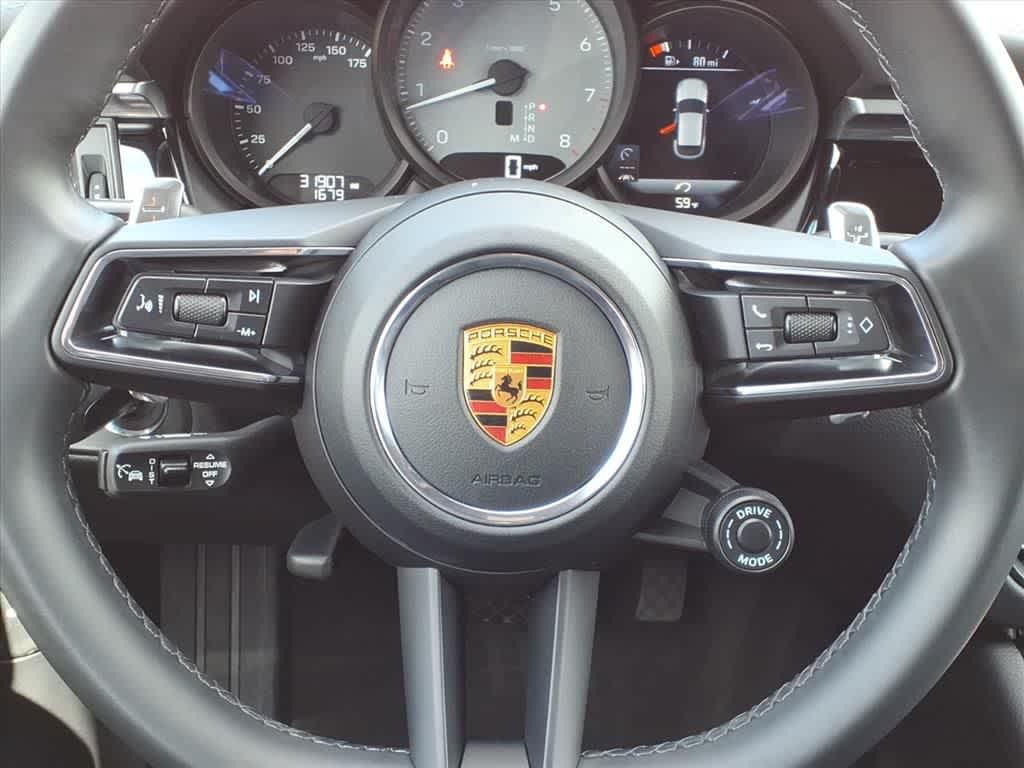 Thumbnail: 2022 Porsche Macan - 18