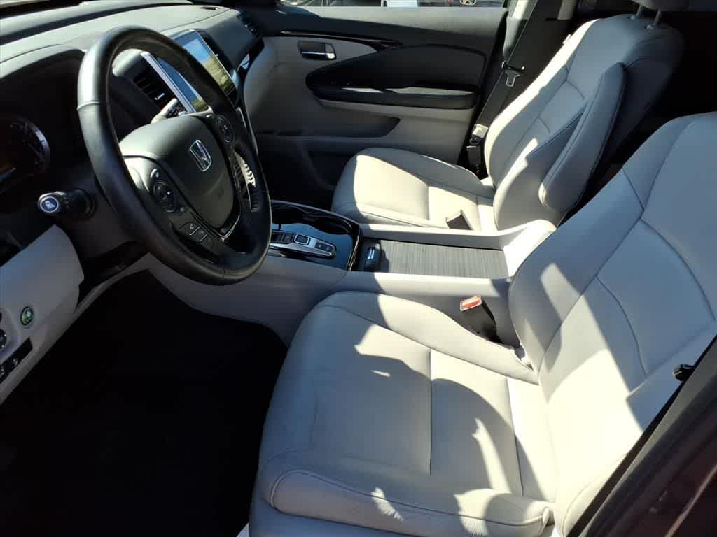 Thumbnail: 2017 Honda Pilot - 11