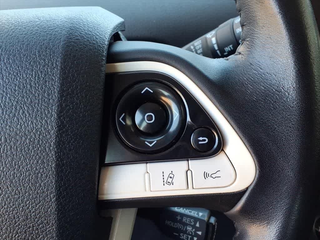 Thumbnail: 2017 Toyota Prius - 18