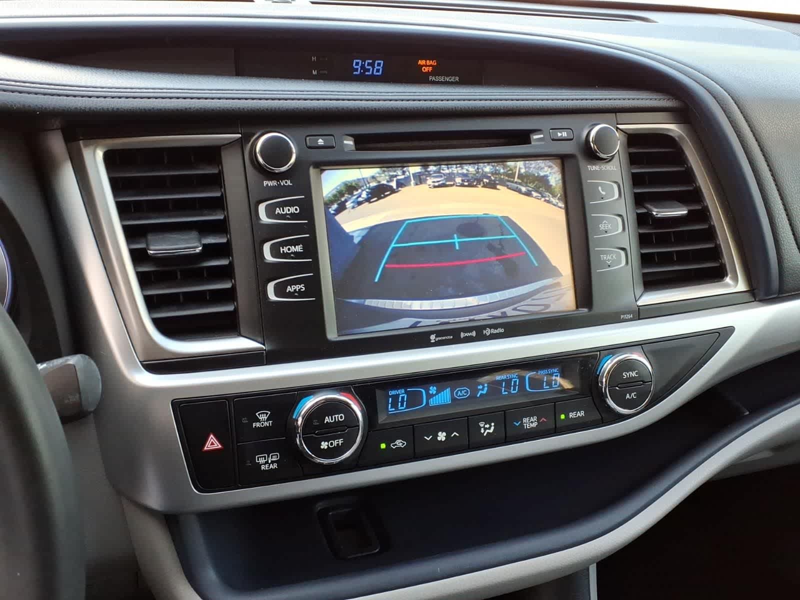 Thumbnail: 2016 Toyota Highlander - 22