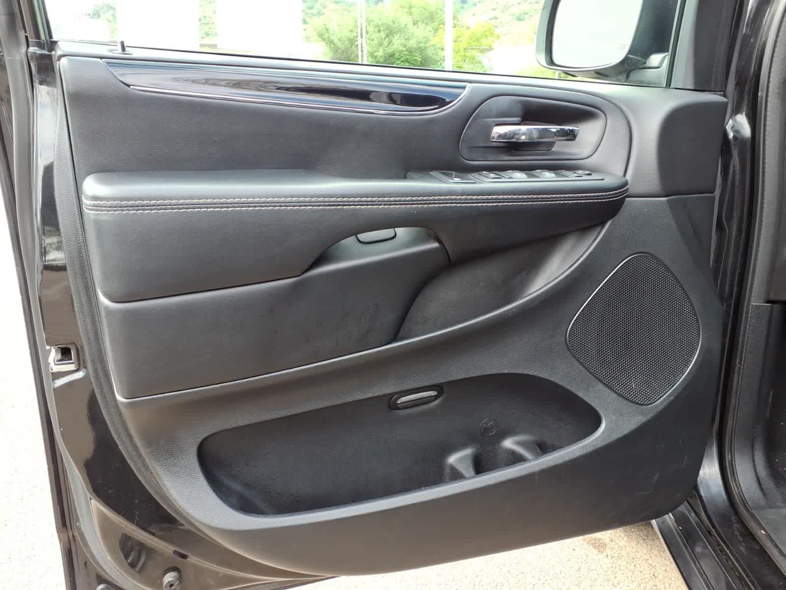 Thumbnail: 2019 Dodge Grand Caravan - 14