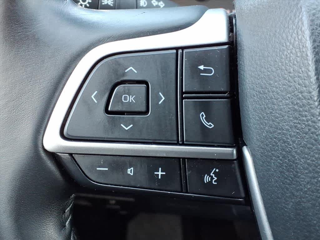 Thumbnail: 2023 Toyota Highlander - 18