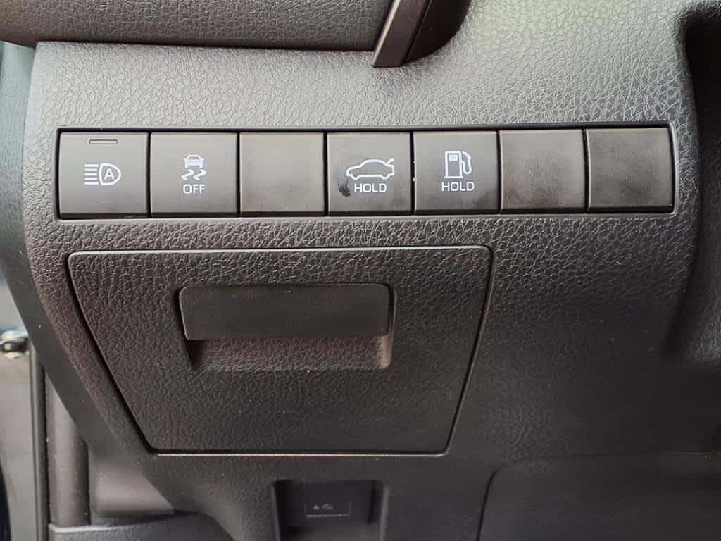 Thumbnail: 2019 Toyota Camry - 16