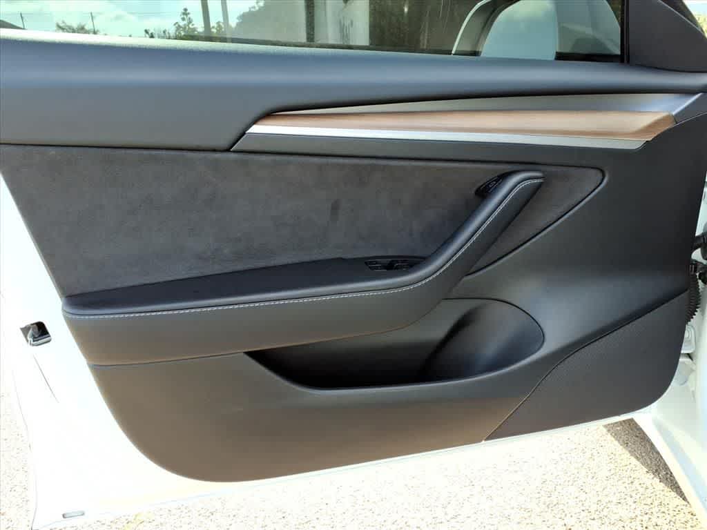 Thumbnail: 2022 Tesla Model 3 - 14