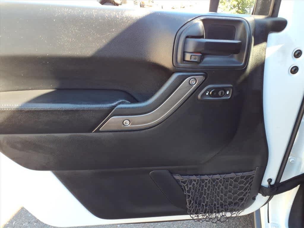 Thumbnail: 2017 Jeep Wrangler - 13