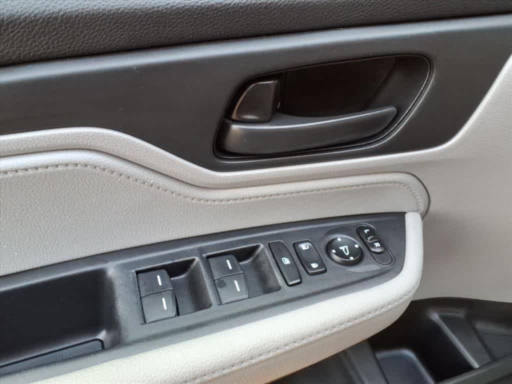 Thumbnail: 2019 Honda Odyssey - 14