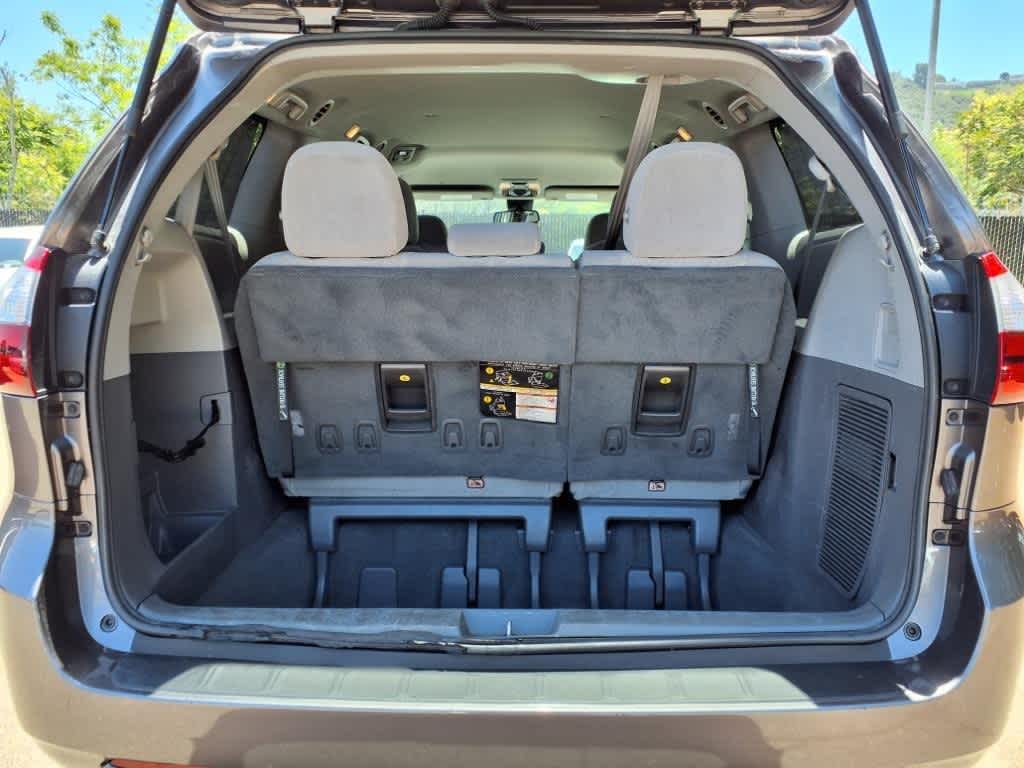 2019 Toyota Sienna LE 7