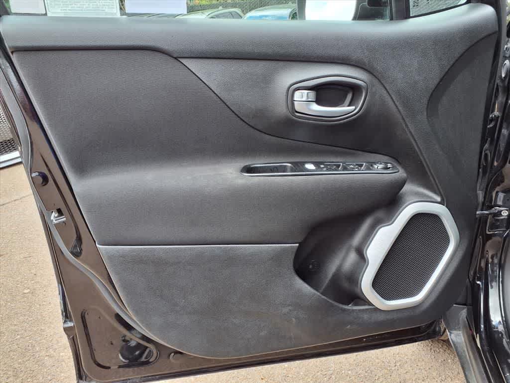 Thumbnail: 2018 Jeep Renegade - 13