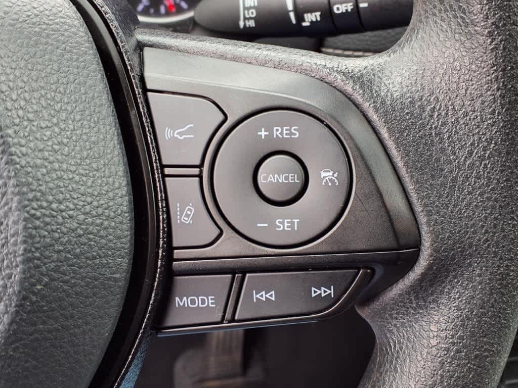 Thumbnail: 2021 Toyota RAV4 - 18