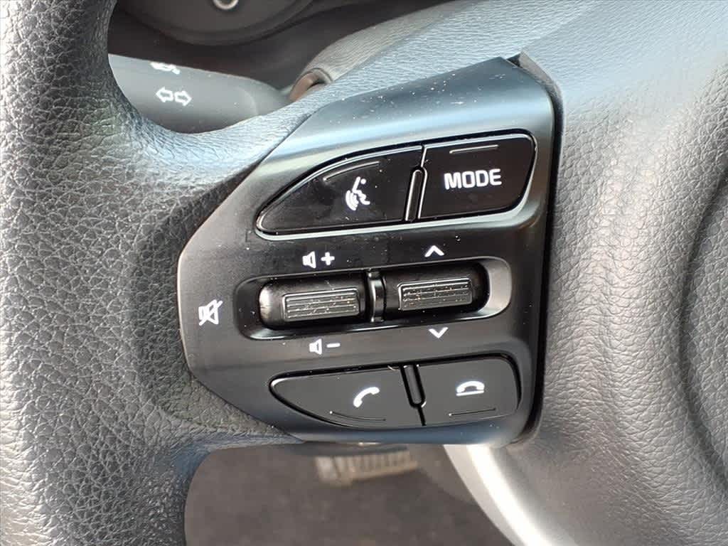 Thumbnail: 2023 Kia Rio - 18