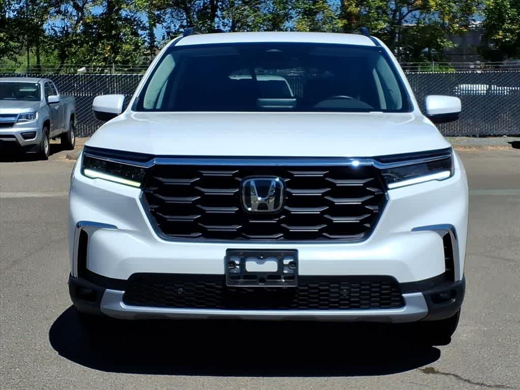 Thumbnail: 2023 Honda Pilot - 2