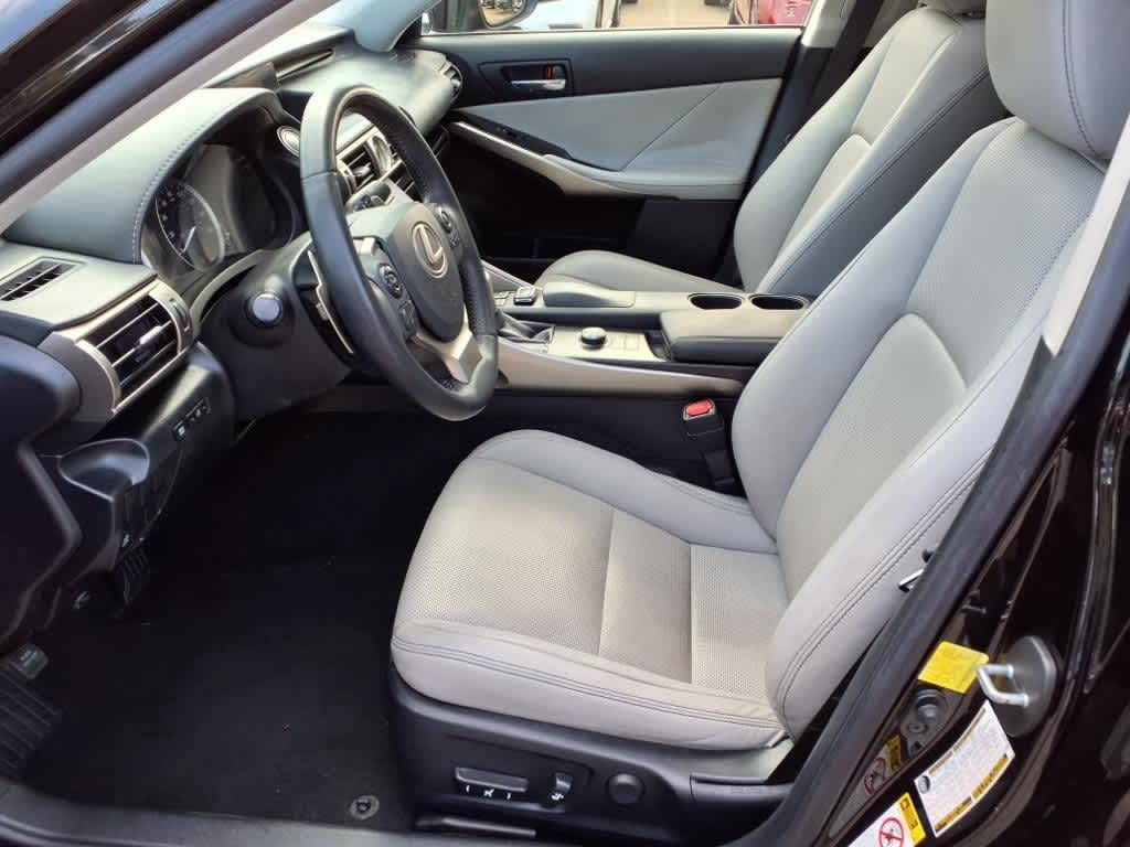 Thumbnail: 2015 Lexus IS - 14