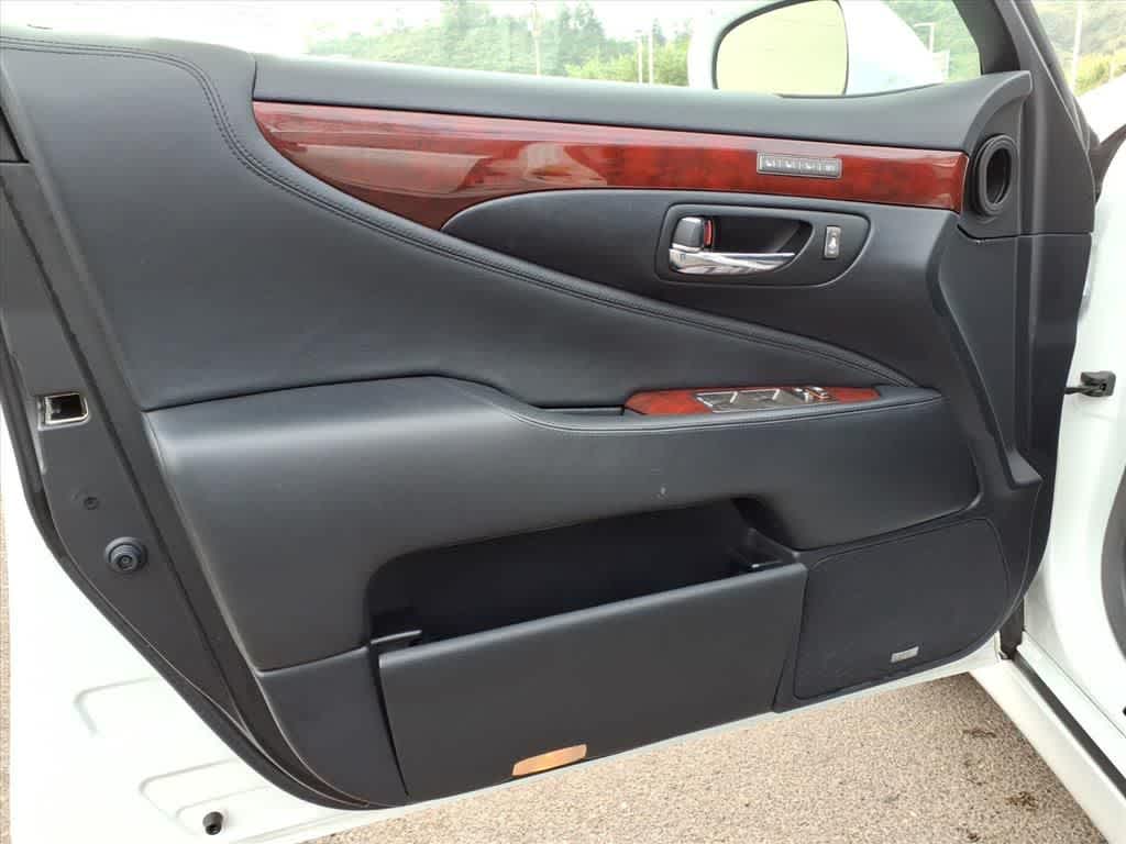 Thumbnail: 2010 Lexus LS - 13