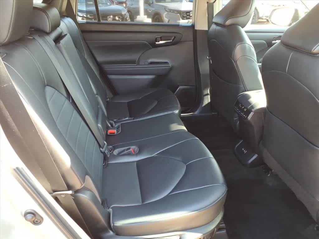 Thumbnail: 2023 Toyota Highlander - 13