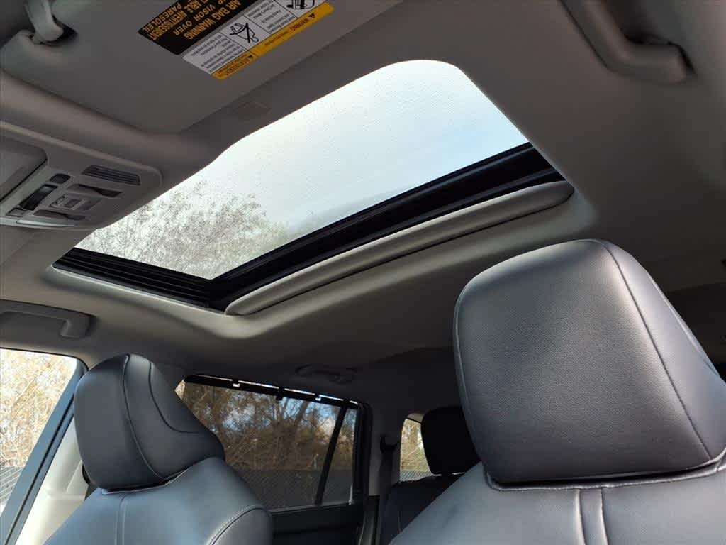 Thumbnail: 2020 Toyota Highlander - 16