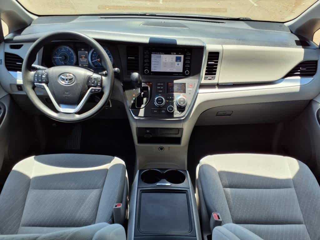 2019 Toyota Sienna LE 15