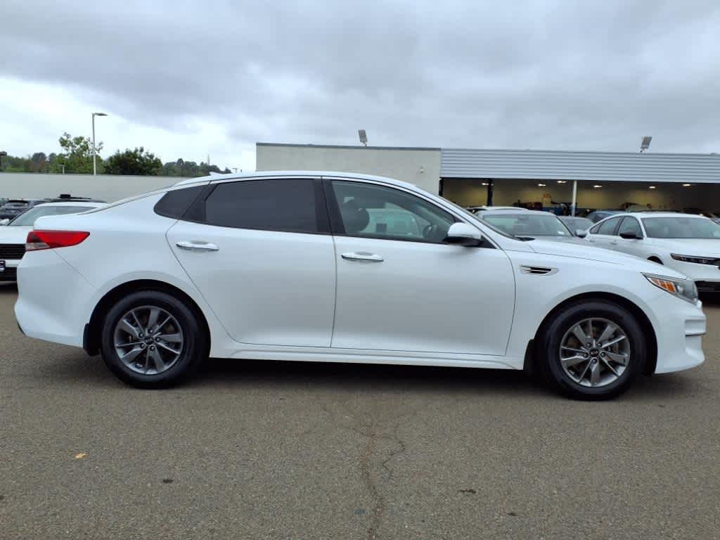 Thumbnail: 2017 Kia Optima - 4