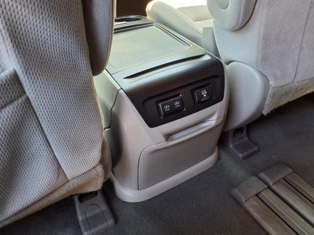 2019 Toyota Sienna LE 12