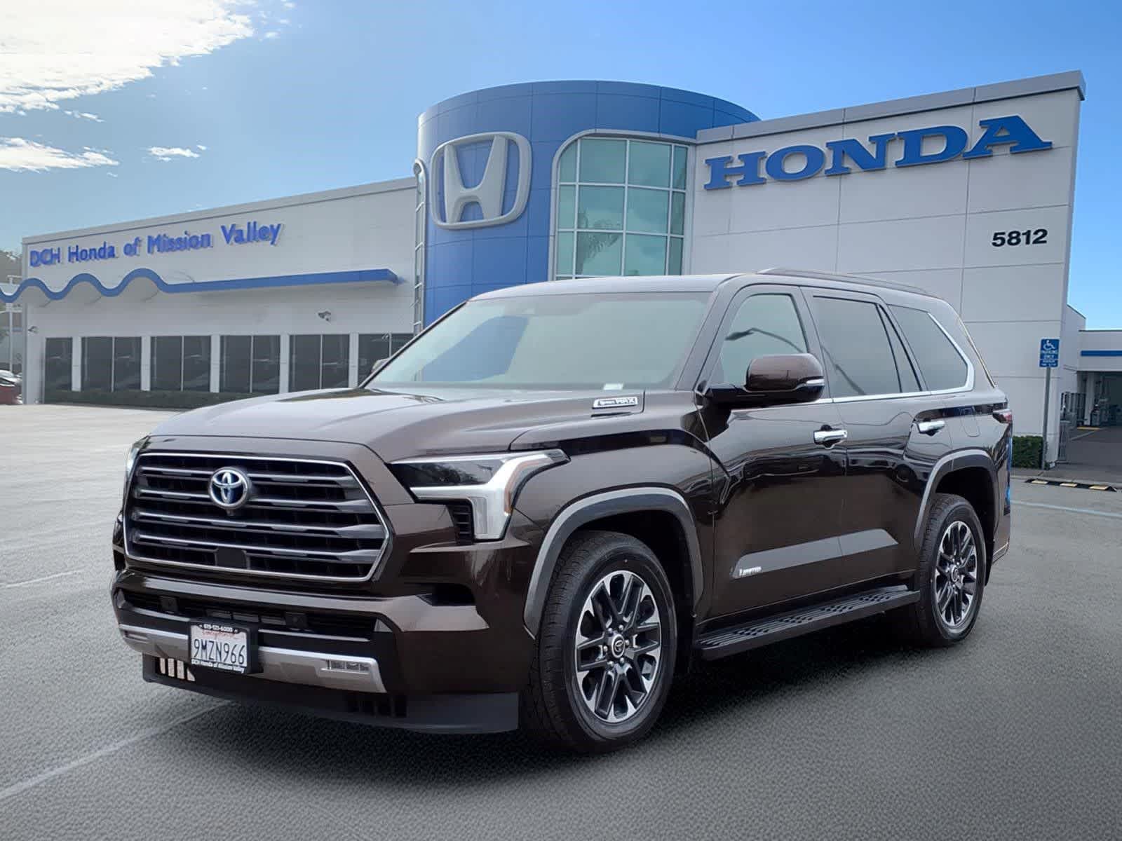 2023 Toyota Sequoia Limited 4WD i-FORCE MAX Hybrid's photo