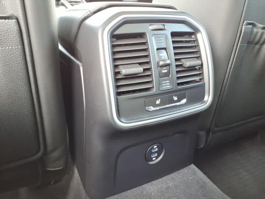 Thumbnail: 2022 Porsche Macan - 11