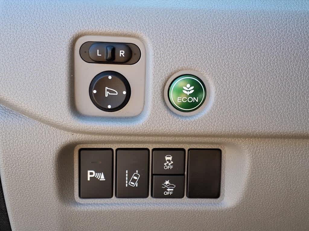 Thumbnail: 2017 Honda Pilot - 20