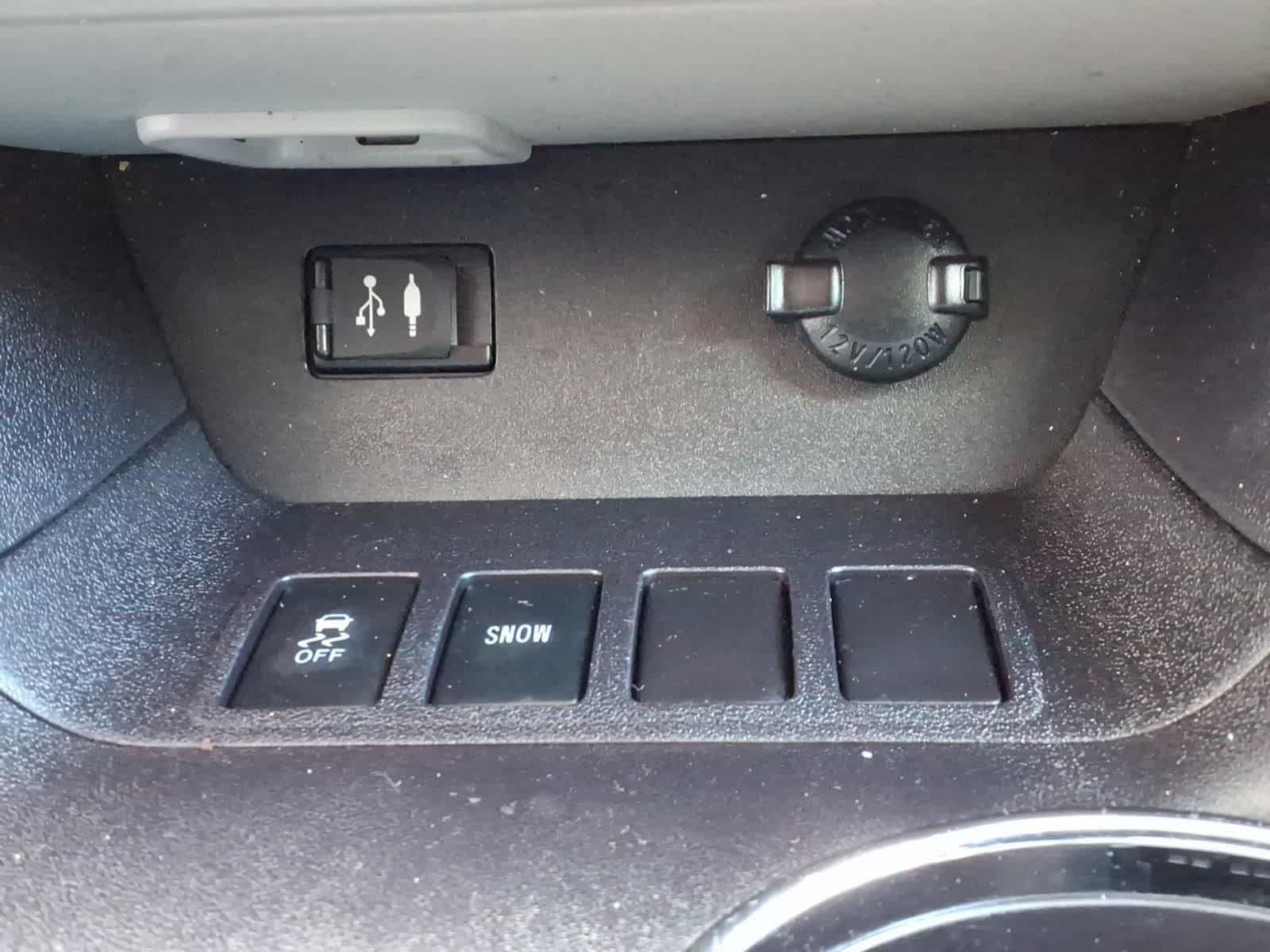 Thumbnail: 2016 Toyota Highlander - 24