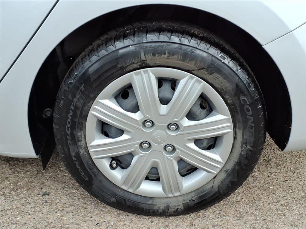 Thumbnail: 2023 Kia Rio - 8