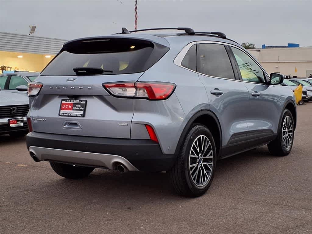 2022 Ford Escape Titanium photo 4