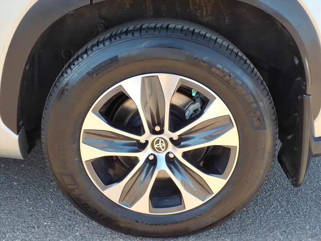 Thumbnail: 2023 Toyota Highlander - 8