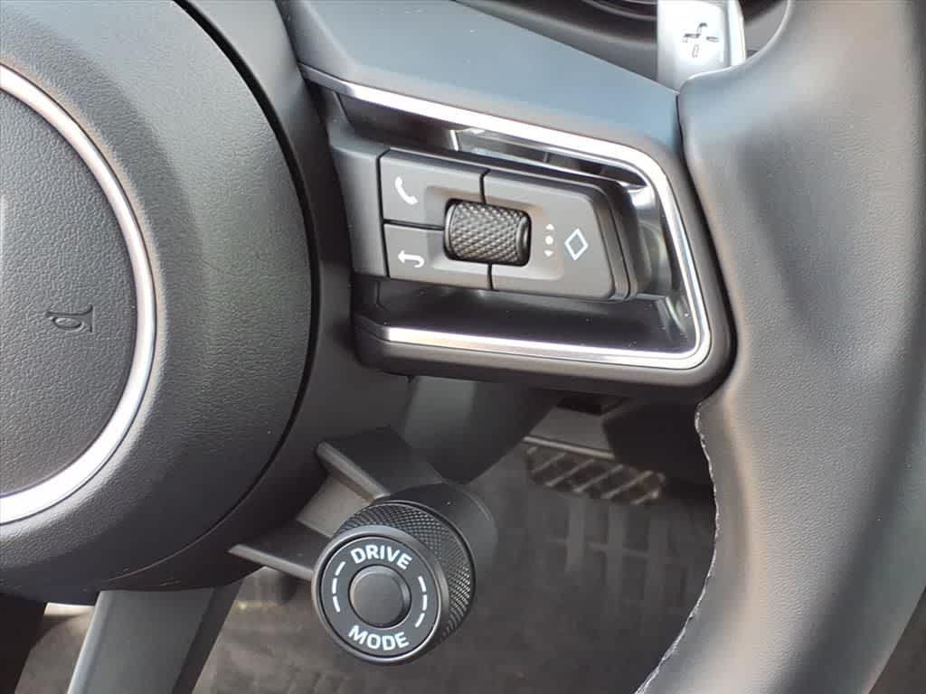 Thumbnail: 2022 Porsche Macan - 20