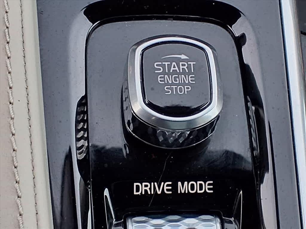 Thumbnail: 2021 Volvo XC90 - 24