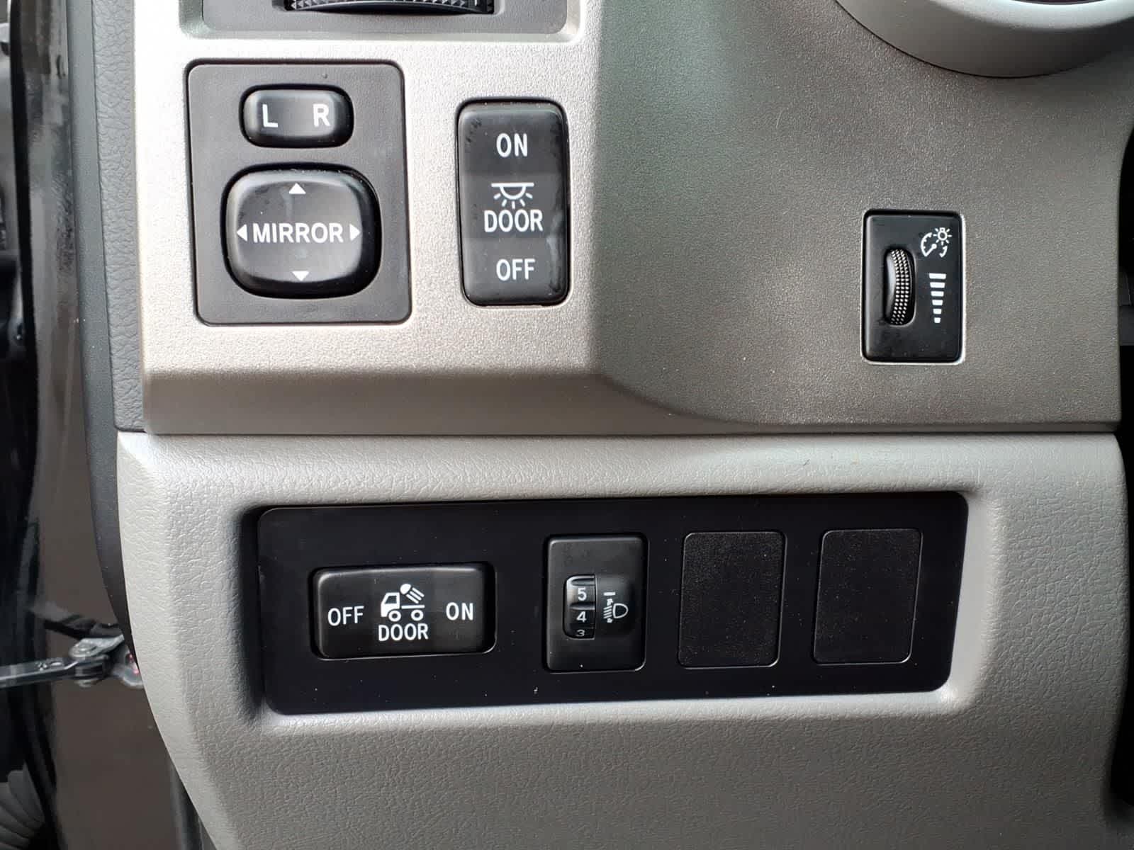 Thumbnail: 2013 Toyota Tundra - 17