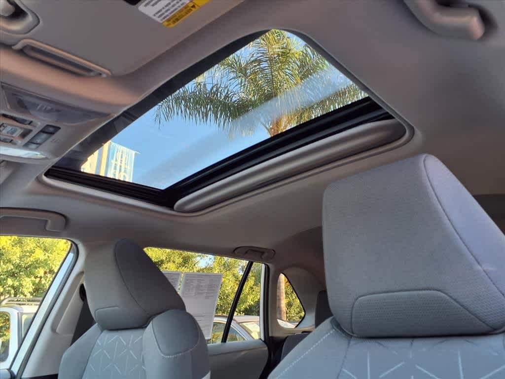 Thumbnail: 2020 Toyota RAV4 - 15