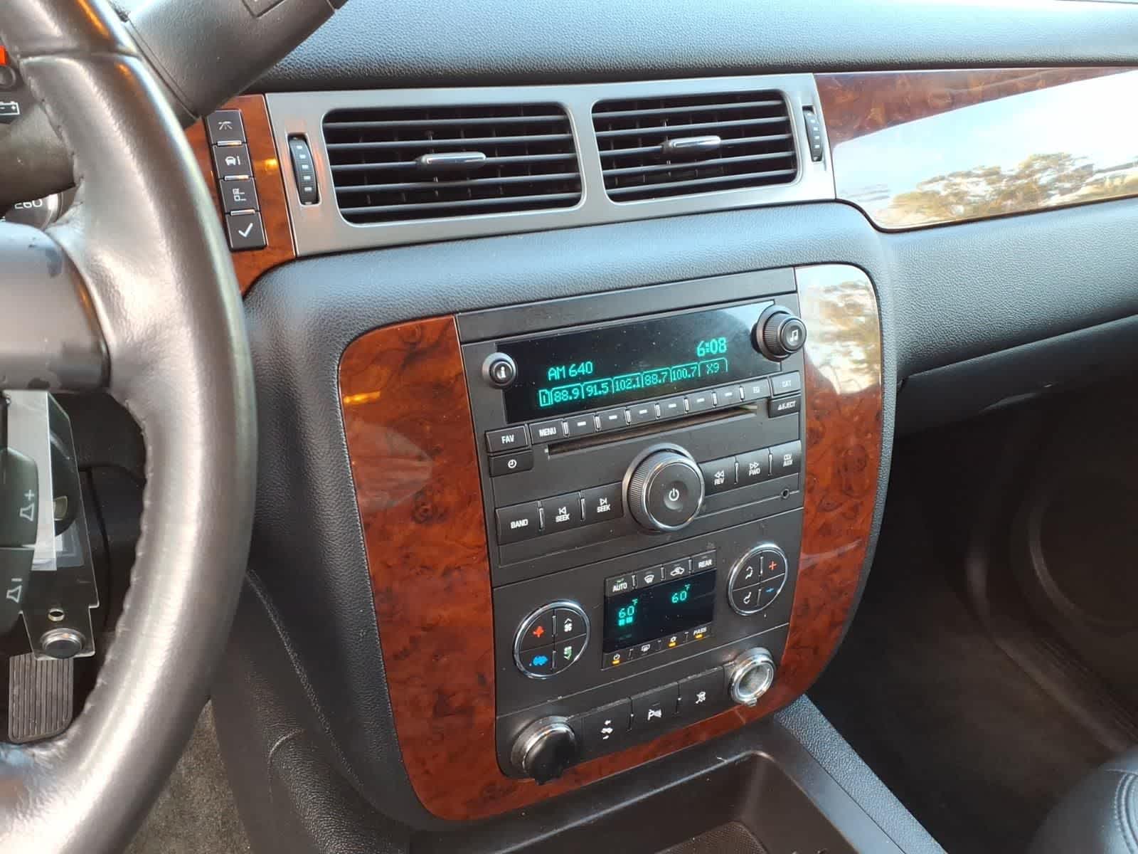 Thumbnail: 2010 Chevrolet Tahoe - 22