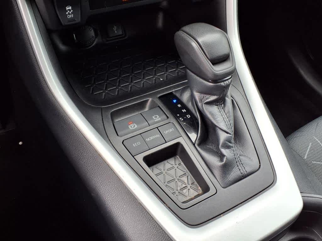 Thumbnail: 2021 Toyota RAV4 - 22