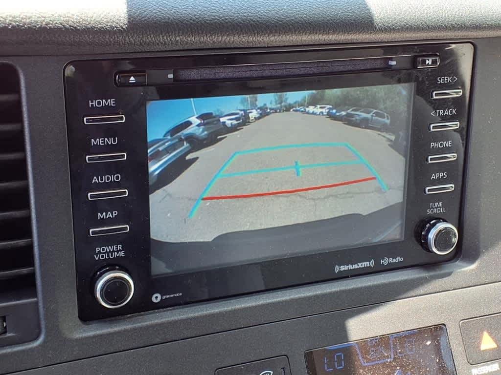 2019 Toyota Sienna LE 23